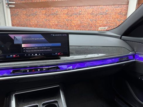 Used 2025 BMW i7 xDrive60 image 17