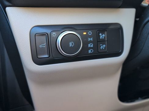 Certified 2020 Ford Escape Titanium image 24