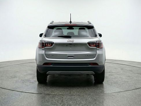 Used 2025 Jeep Compass Trailhawk image 7