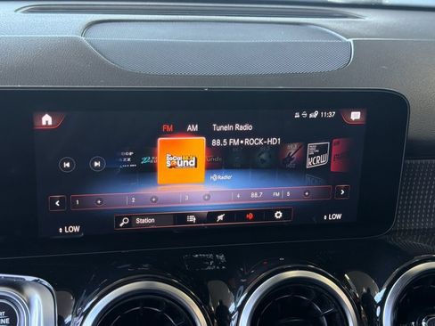 Used 2022 Mercedes-Benz GLB 250 image 18