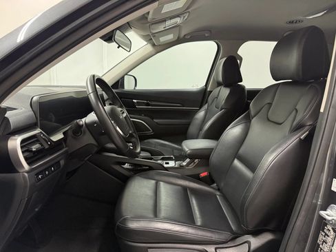 Used 2024 Kia Telluride LX FWD image 13