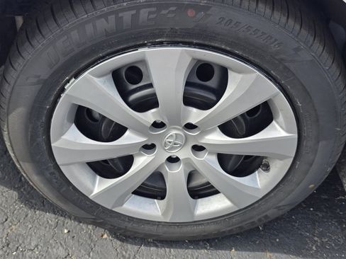 Certified 2022 Toyota Corolla LE FWD image 9