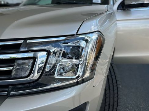 Used 2018 Ford Expedition Max XLT w/ Equipment Group 201A AWD/4WD image 9