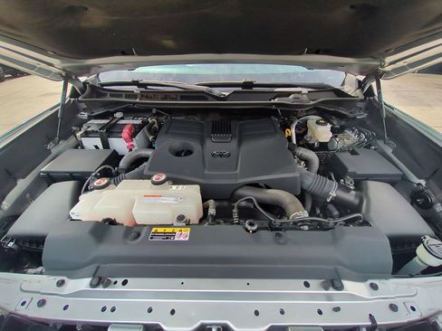 Used 2022 Toyota Tundra Platinum w/ Advanced Package AWD/4WD image 38