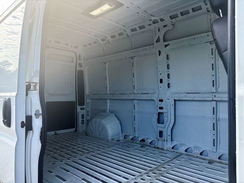 Used 2024 RAM ProMaster 2500 w/ Convenience Group FWD image 16