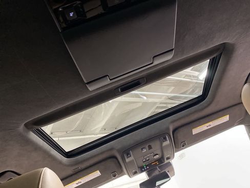 Used 2020 Cadillac Escalade Platinum image 19