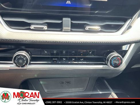 Used 2026 Chevrolet Equinox LT FWD image 23