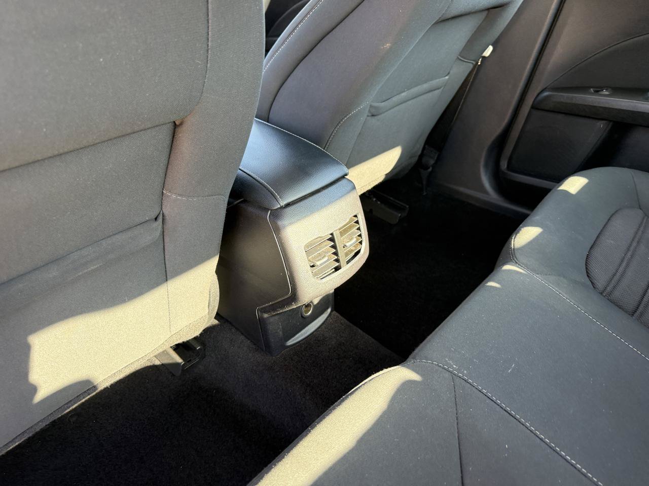 Used 2018 Ford Fusion SE w/ Fusion SE Technology Package FWD image 21