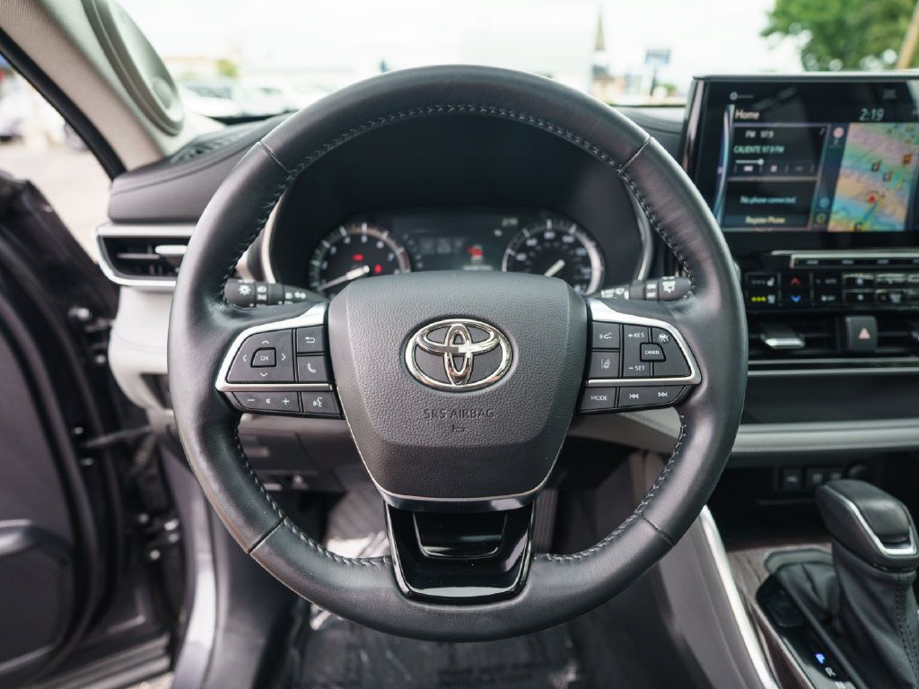 Used 2021 Toyota Highlander Platinum AWD/4WD image 19
