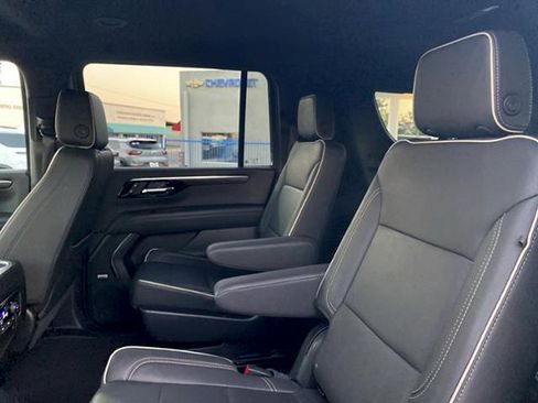 Used 2025 Chevrolet Suburban Premier RWD image 24