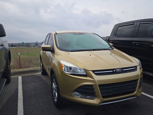 Used 2014 Ford Escape SE image 4