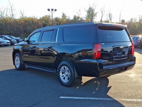 Used 2018 Chevrolet Suburban LT image 4
