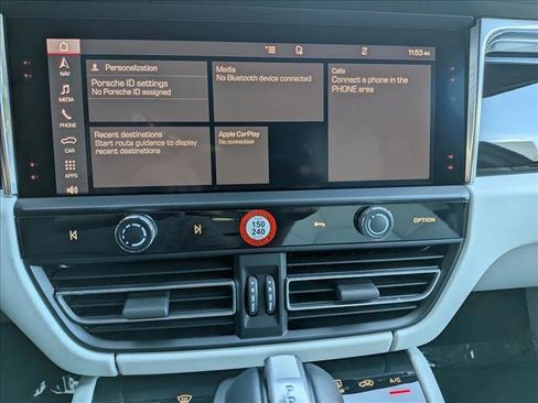 Used 2025 Porsche Macan image 17