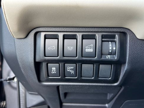 Used 2022 Subaru Ascent Limited w/ Technology Package image 17