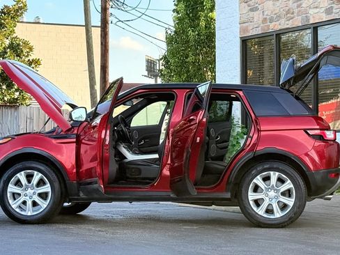 Used 2017 Land Rover Range Rover Evoque SE AWD/4WD image 11