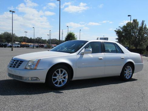 Used 2010 Cadillac DTS Luxury image 3