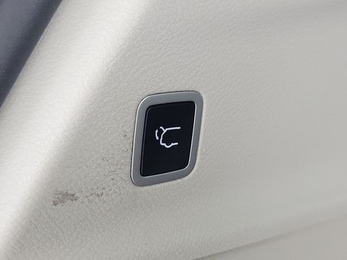 Used 2019 Chrysler Pacifica Touring-L FWD image 6
