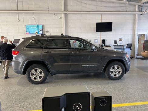 Used 2014 Jeep Grand Cherokee Laredo w/ Quick Order Package 23E image 4