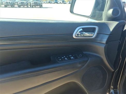 Used 2019 Jeep Grand Cherokee Altitude image 10