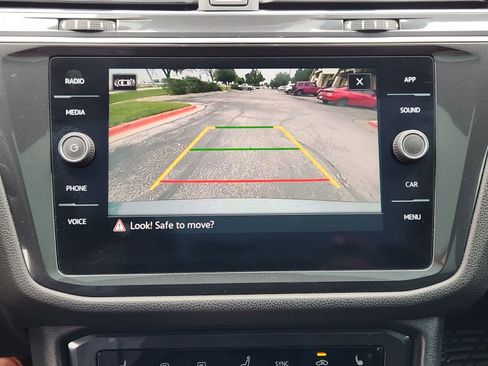 Used 2022 Volkswagen Tiguan SE R-Line FWD image 17
