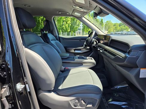 Certified 2024 Kia EV9 Light Long Range RWD image 11