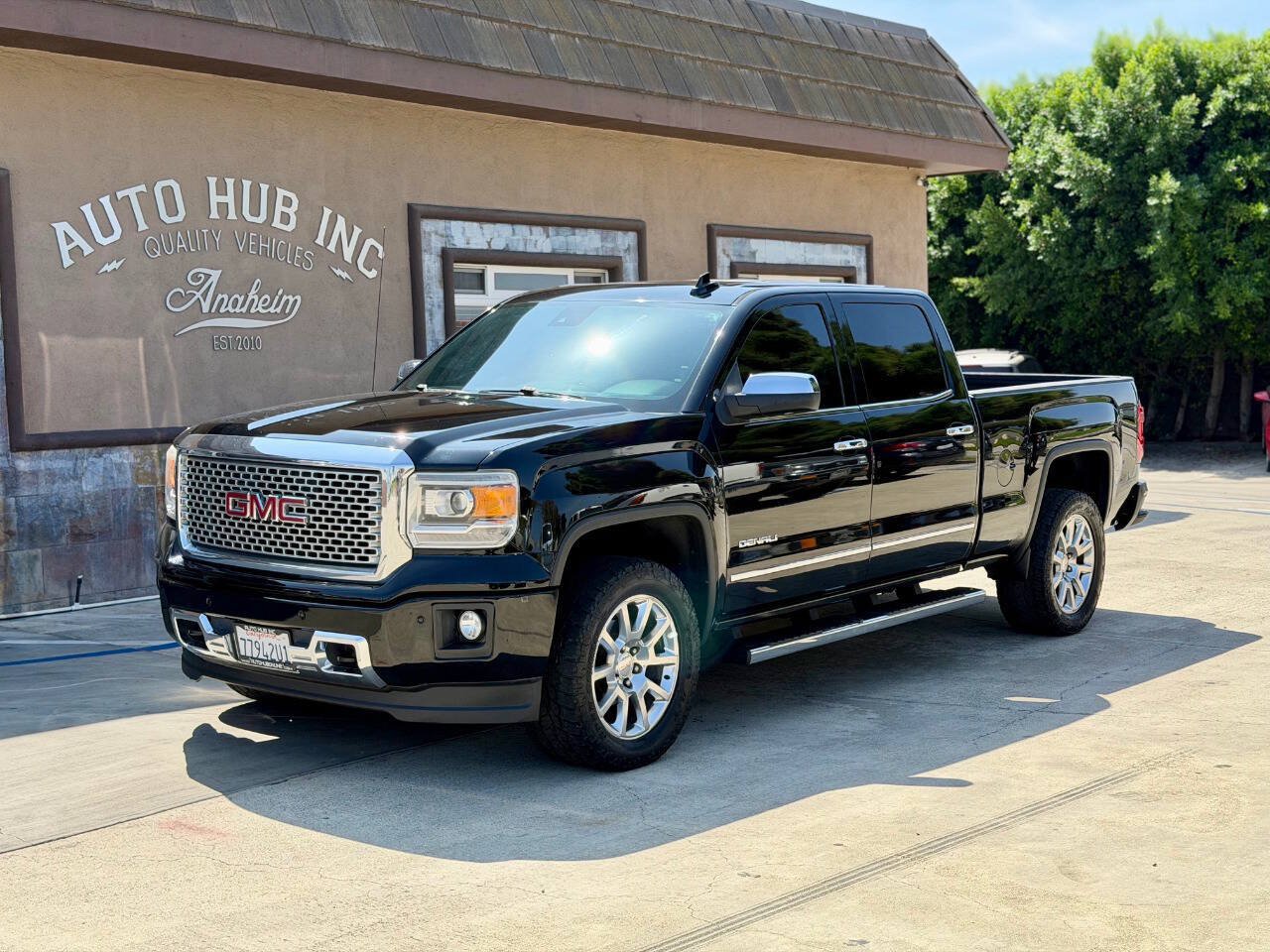 Used 2015 GMC Sierra 1500 Denali w/ Driver Alert Package RWD image 1