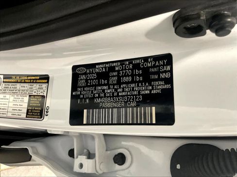 Used 2025 Hyundai Venue SE image 34