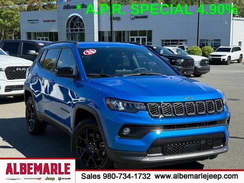 Used 2026 Jeep Compass Latitude AWD/4WD image 1