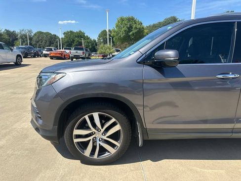 Used 2017 Honda Pilot Elite image 1