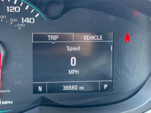 Used 2022 Chevrolet Trax LT w/ Driver Confidence Package AWD/4WD image 18