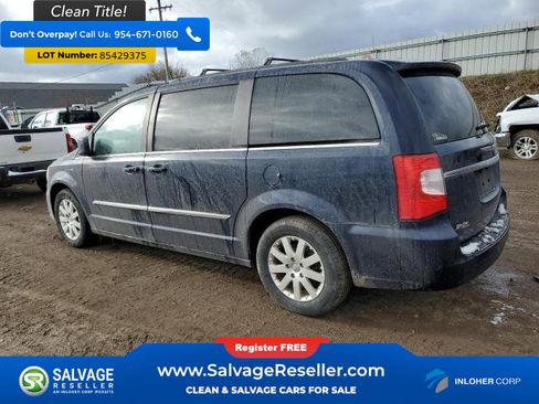Used 2013 Chrysler Town & Country Touring image 3