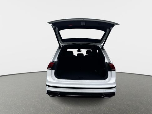 Used 2022 Volkswagen Tiguan SE R-Line AWD/4WD image 7