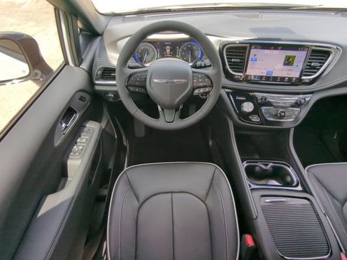 New 2026 Chrysler Pacifica Limited w/ S Appearance Package image 20