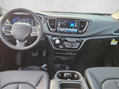 New 2027 Chrysler Pacifica Select FWD image 14