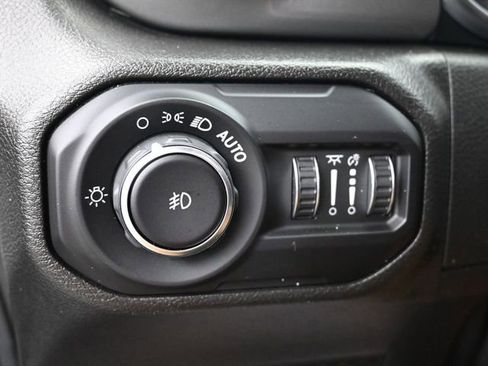 Used 2022 Jeep Wrangler Unlimited Sahara image 23