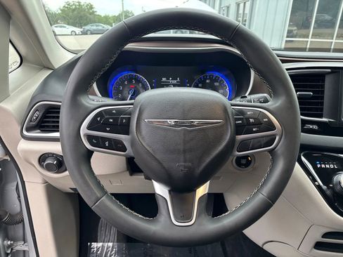 Used 2023 Chrysler Voyager LX FWD image 15