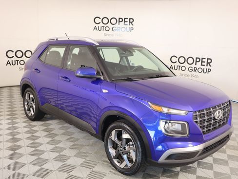 Used 2025 Hyundai Venue SEL image 1