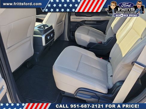 Certified 2024 Ford Expedition XLT image 15