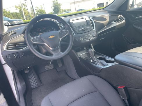 Used 2018 Chevrolet Malibu LT FWD image 16