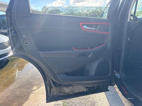 Used 2018 Ford Edge SEL FWD image 13