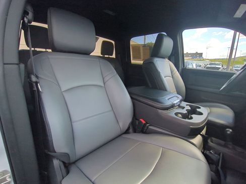 Used 2023 RAM 2500 Tradesman w/ Chrome Appearance Group image 28