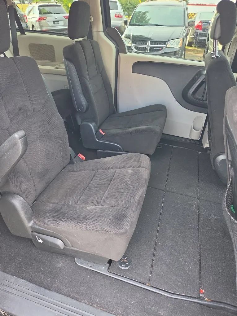 Used 2012 Dodge Grand Caravan SE FWD image 24