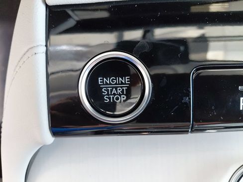 New 2026 Lincoln Navigator Premiere AWD/4WD image 17