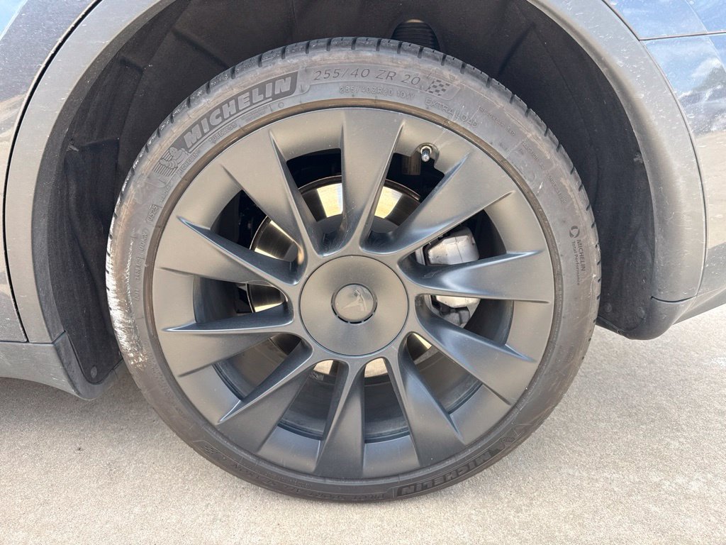 Used 2024 Tesla Model Y Long Range AWD/4WD image 19