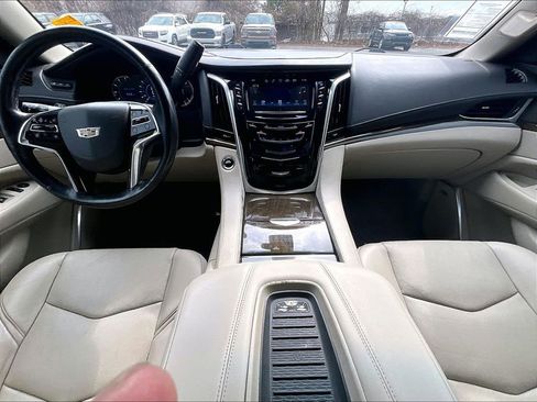Certified 2020 Cadillac Escalade Luxury image 13