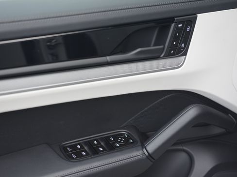 Certified 2026 Porsche Cayenne AWD/4WD image 14