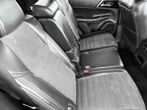 Used 2024 Mitsubishi Outlander SE AWD/4WD image 19