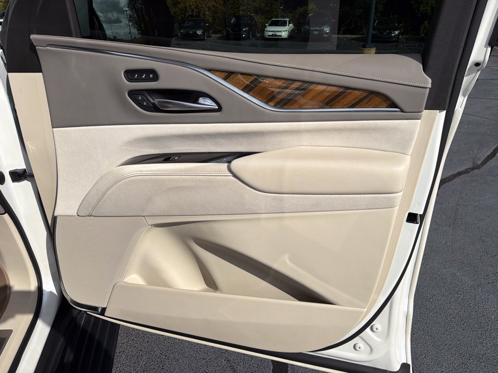 Used 2022 Cadillac Escalade ESV Sport Platinum AWD/4WD image 39