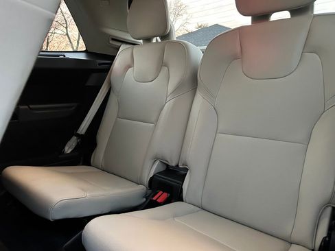 Used 2021 Volvo XC90 T6 Momentum image 22