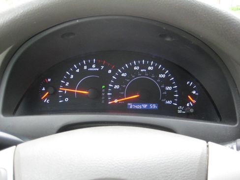 Used 2011 Toyota Camry LE image 19